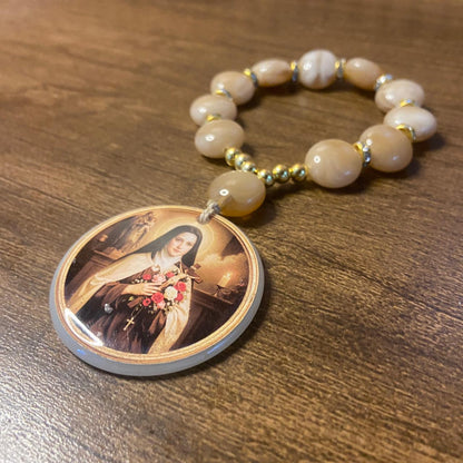DEZENA PEDRARIAS MEDALHÃO DE RESINADO SANTA TERESINHA  17MM - MOD2 (1 UNIDADE)