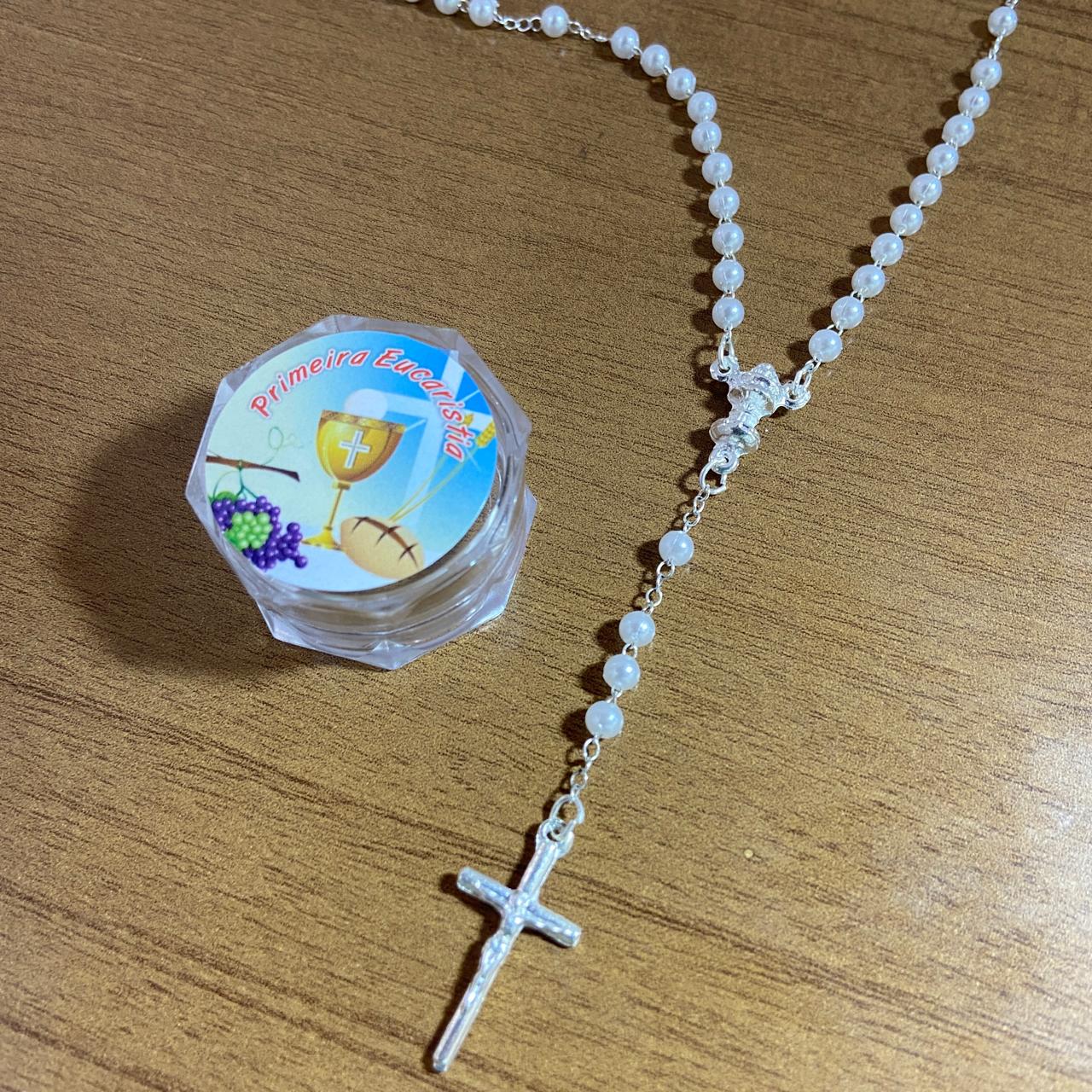 TERÇO PÉROLA NA CAIXINHA PRIMEIRA EUCARISTIA  (4 UNIDADES)