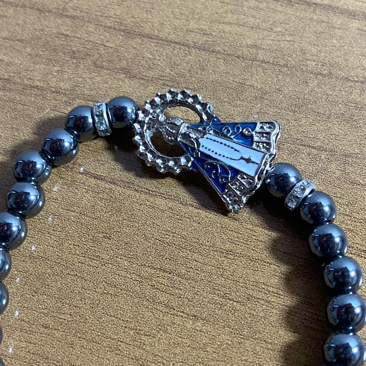 PULSEIRA HEMATITA NOSSA SENHORA APARECIDA COM STRASS (6 UNIDADES)