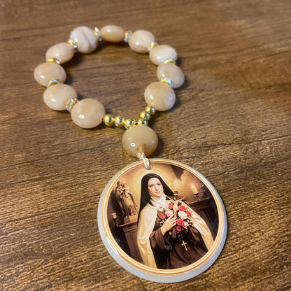 DEZENA PEDRARIAS MEDALHÃO DE RESINADO SANTA TERESINHA  17MM - MOD2 (1 UNIDADE)