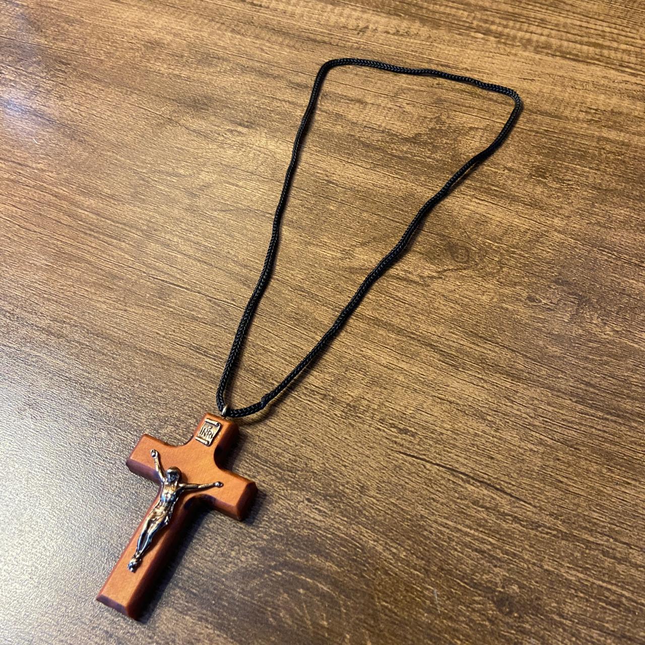CORDÃO COM CRUCIFIXO DE MADEIRA ( 1 UNIDADE)