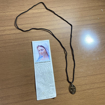CORDÃO COM MEDALHA OURO VELHO RAINHA DA PAZ  (1 UNIDADES)