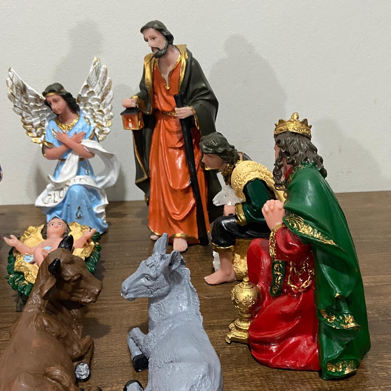 PRESÉPIO DE RESINA NACIONAL 11 PEÇAS - 22CM (CONJUNTO)