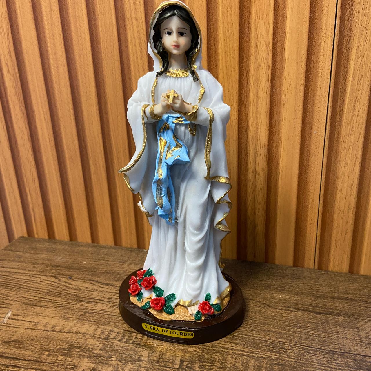 IMAGEM DE RESINA NACIONAL NOSSA SENHORA DE LOURDES 20CM (1 UNIDADE)