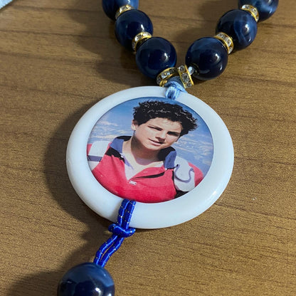 DEZENA PÉROLA AZUL SÃO CARLO ACUTIS RESINADO 14MM (1 UNIDADE)