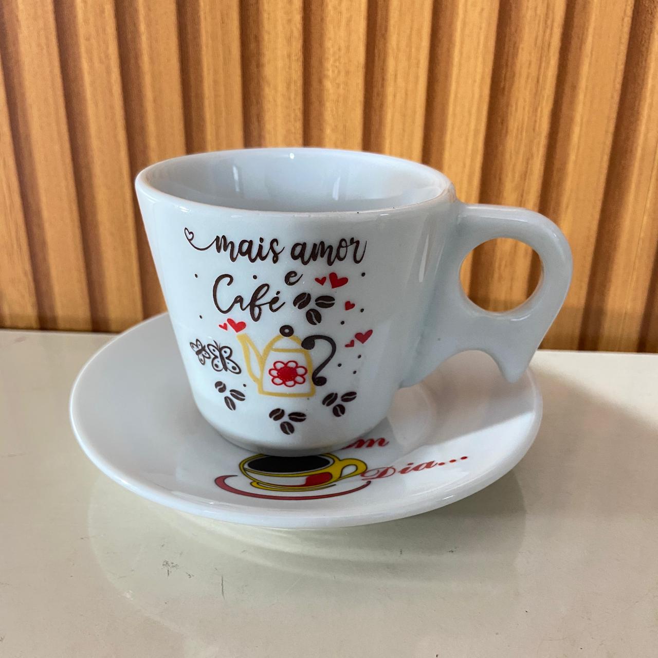 XÍCARA COM PIRES MAIS AMOR E CAFÉ 200ML (1 UNIDADE)