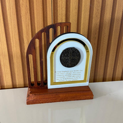 ADORNO DE MESA MADEIRA MEDALHA SÃO BENTO DE METAL COM ORAÇÃO 14CM(1 UNIDADE)
