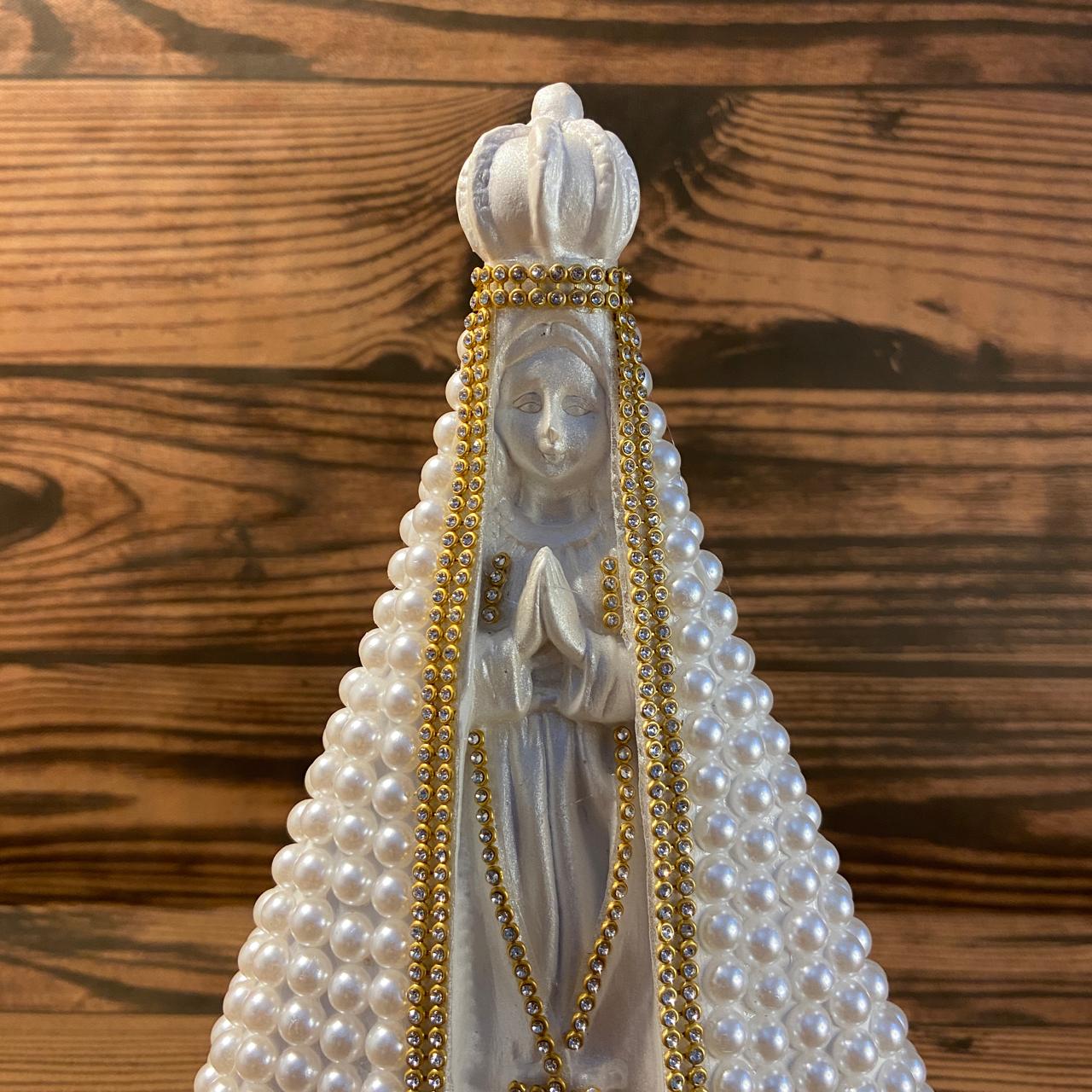 IMAGEM DE GESSO NOSSA SENHORA APARECIDA BRANCA PÉROLA BRANCA COM STRASS 26,5CM MOD 2   (1 UNIDADE)