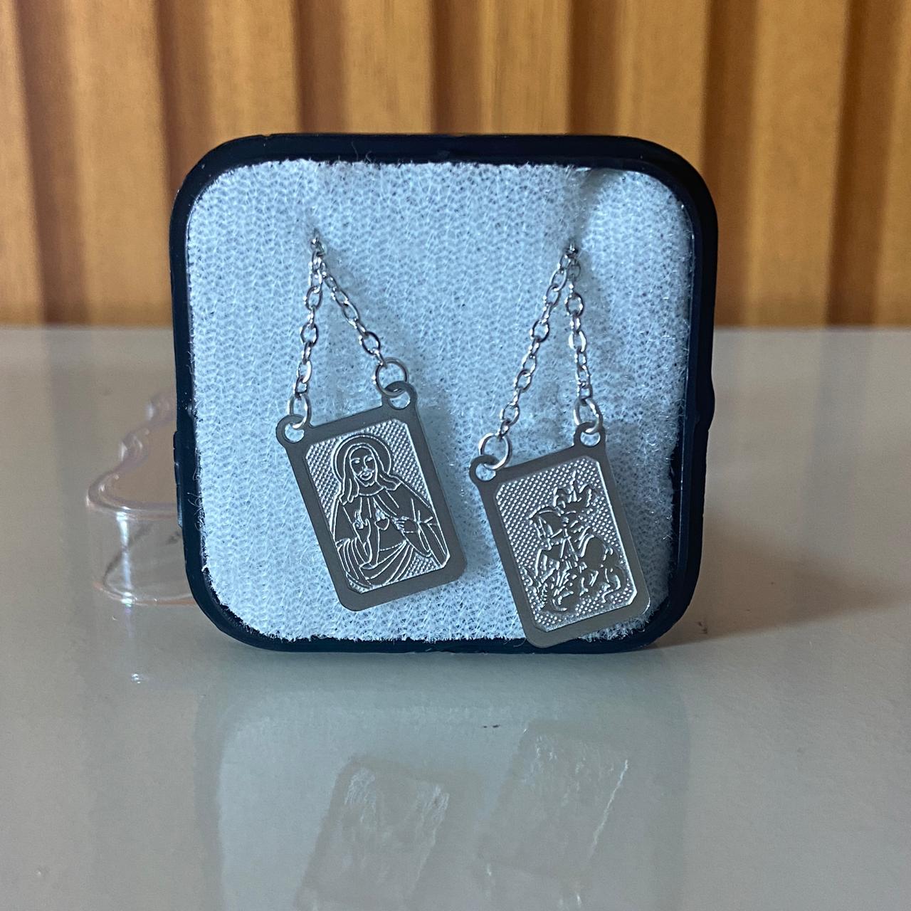 ESCAPULÁRIO INOX QUADRADO LASER DETALHADO SAGRADO CORAÇÃO DE JESUS E SÃO JORGE (6 UNIDADES)