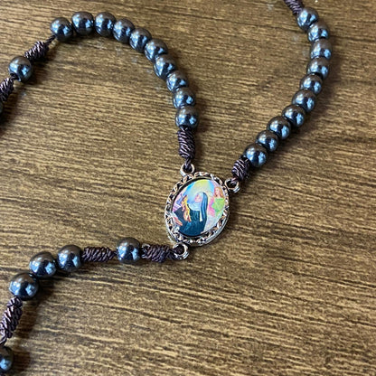 TERÇO DE HEMATITA SANTA RITA DE CÁSSIA 6MM (3 UNIDADES)