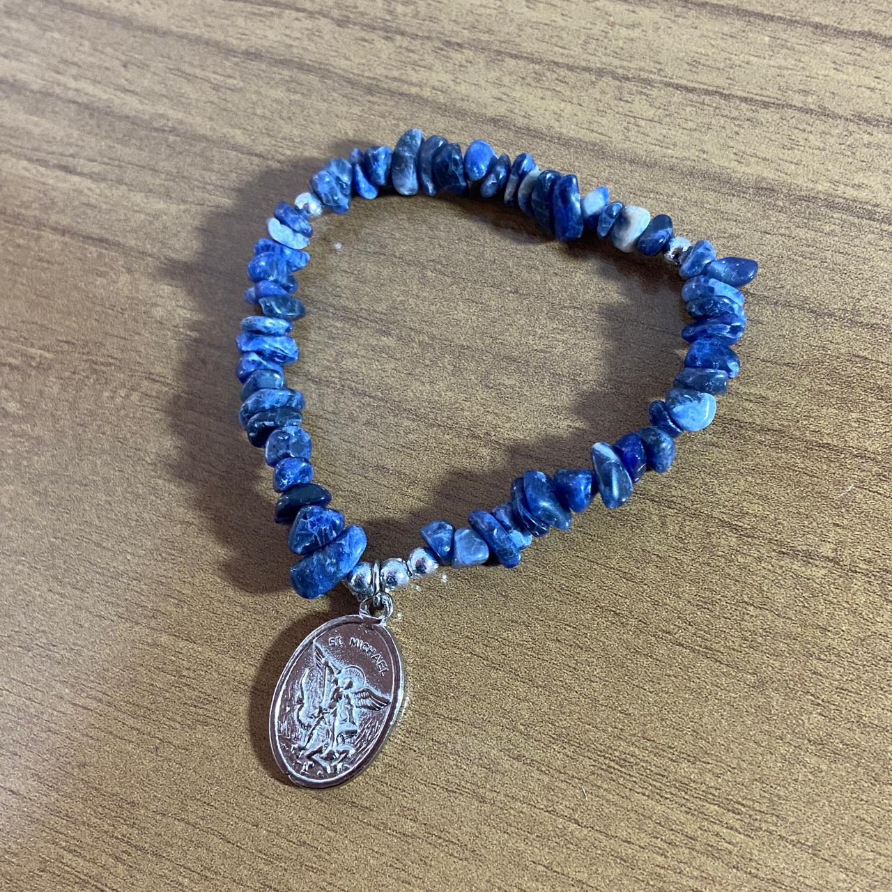 PULSEIRA COM PEDRARIA AZUL SÃO MIGUEL ARCANJO E ANJO DA GUARDA  ( 1 UNIDADE)