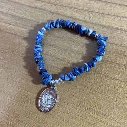 PULSEIRA COM PEDRARIA AZUL SÃO MIGUEL ARCANJO E ANJO DA GUARDA  ( 1 UNIDADE)