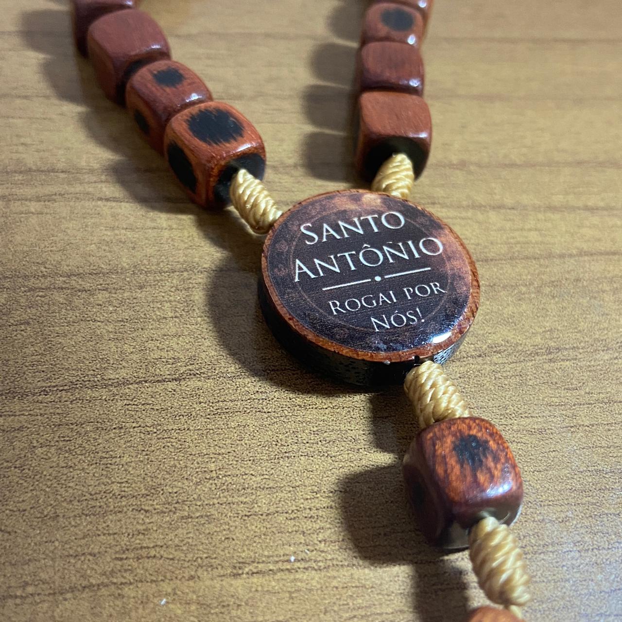 TERÇO DE MADEIRA CONTA QUADRADA SANTO ANTÔNIO 08MM  (1 UNIDADE)