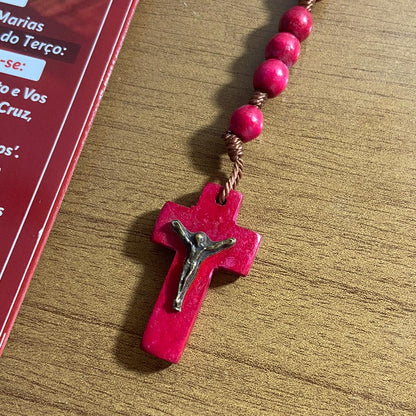 TERÇO DE MADEIRA MÃOS ENSANGUENTADAS DE JESUS 6MM MOD1 (3 UNIDADES)