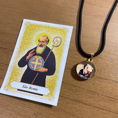 CORDÃO COM MEDALHA DE VIDRO SÃO BENTO (6 UNIDADES)
