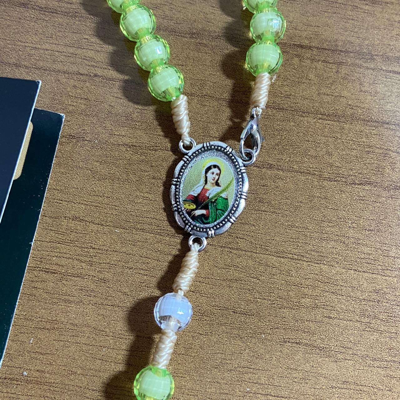 TERÇO ACRÍLICO VERDE COM FECHO SANTA LUZIA 08MM (1 UNIDADE)