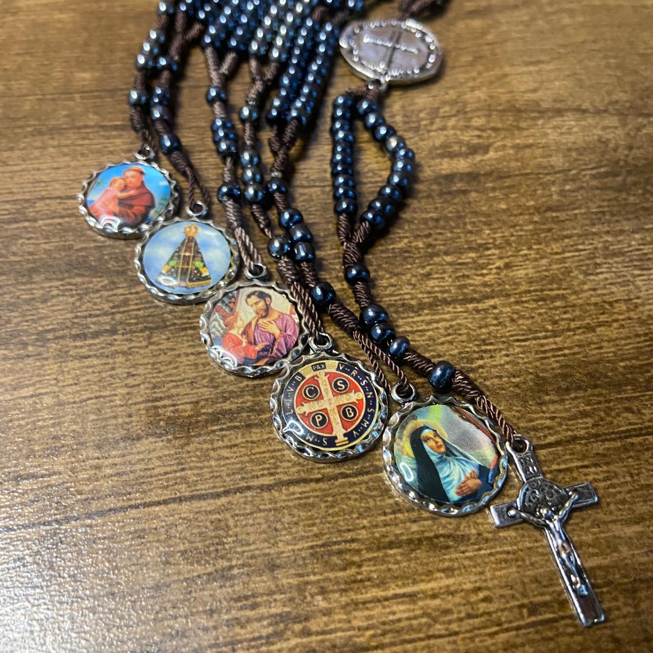 TERÇO PULSEIRA MIÇANGA SANTOS SORTIDOS (6 UNIDADES)