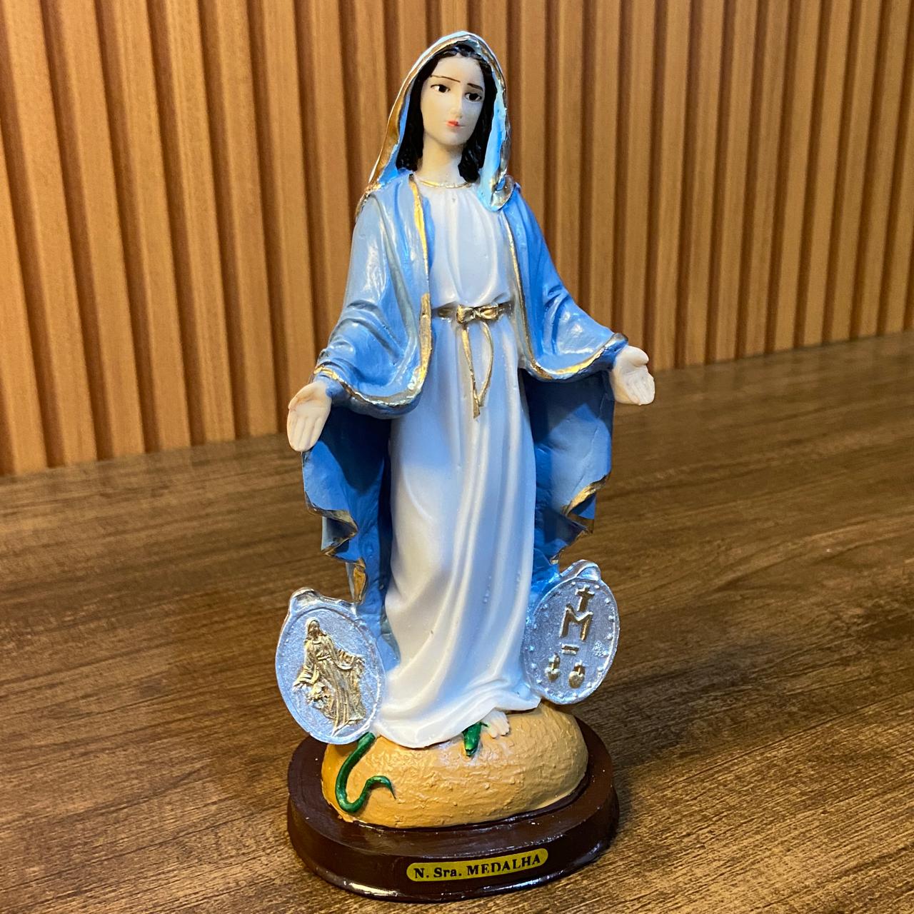 IMAGEM DE RESINA NACIONAL NOSSA SENHORA DAS GRAÇAS MEDALHA MILAGROSA 20CM (1 UNIDADE)