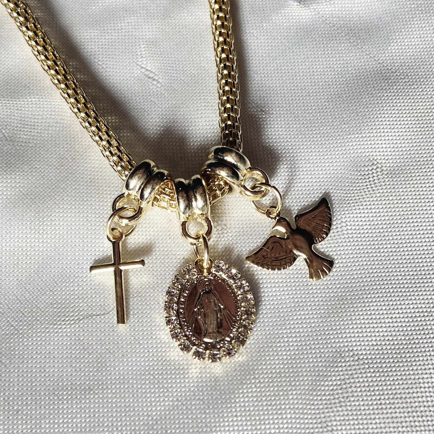 PULSEIRA DOURADA NOSSA SENHORA DAS GRAÇAS COM STRASS (6 UNIDADES)