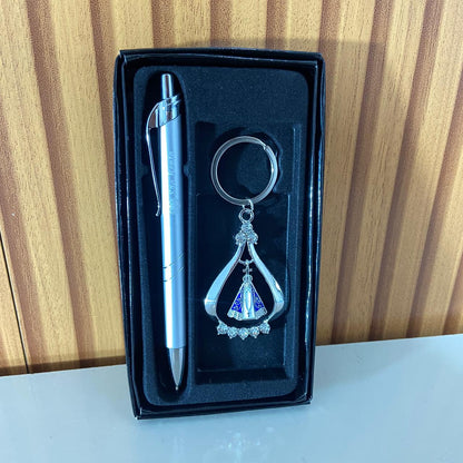 KIT CANETA COM CHAVEIRO NOSSA SENHORA APARECIDA PRATA MOD2 ( 1 UNIDADE)
