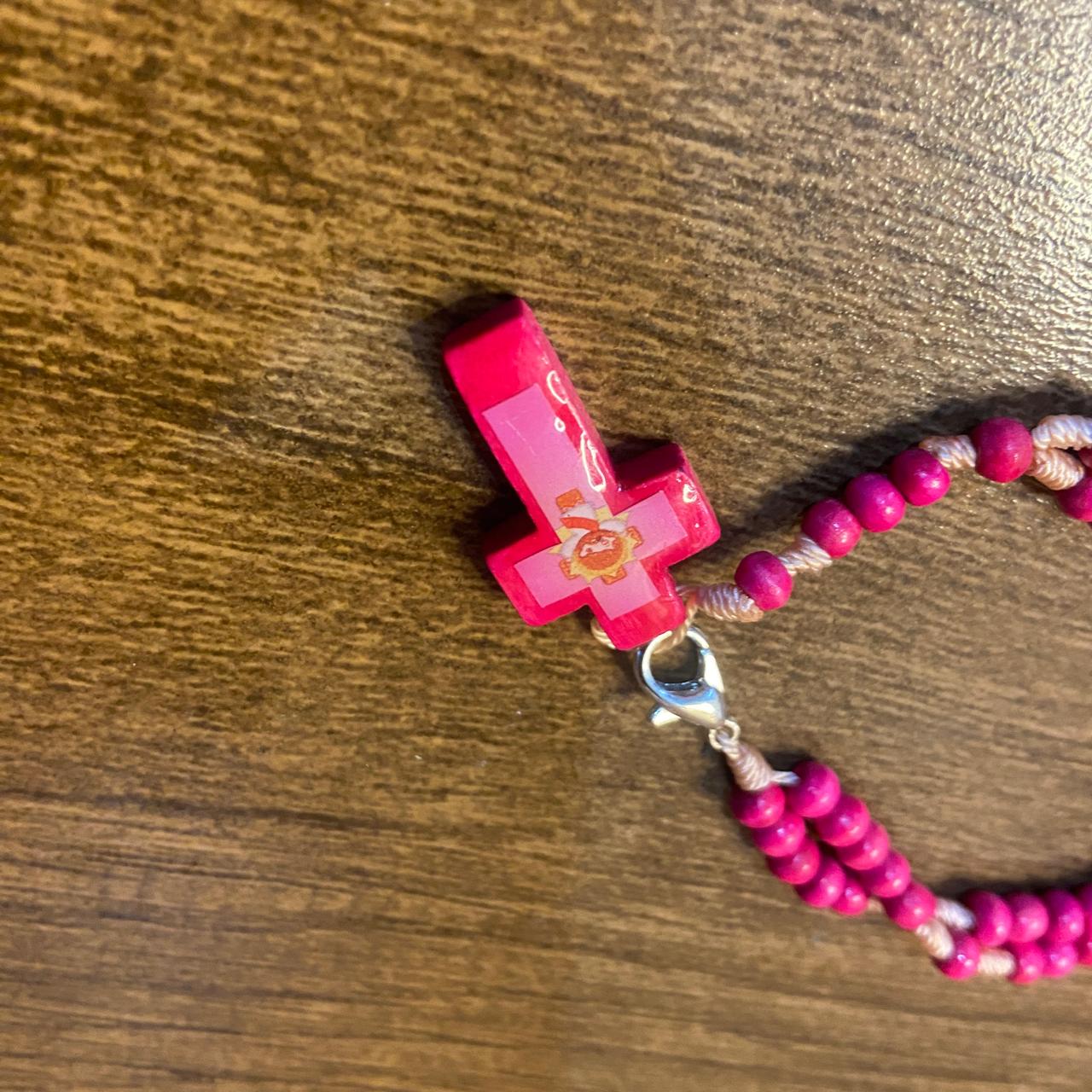 TERÇO PULSEIRA MADEIRA ROSA  INFANTIL SANTOS SORTIDOS  04MM ( 12UNIDADES )
