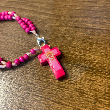 TERÇO PULSEIRA MADEIRA ROSA  INFANTIL SANTOS SORTIDOS  04MM ( 12UNIDADES )