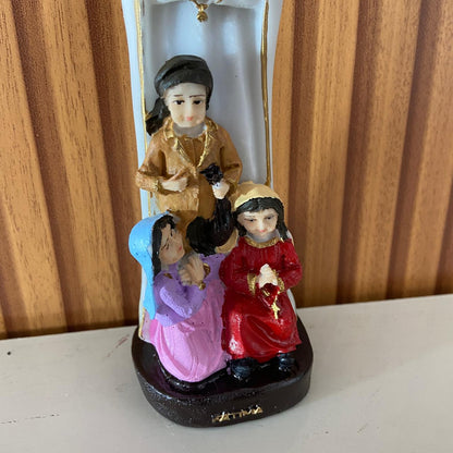 IMAGEM DE RESINA NACIONAL NOSSA SENHORA DE FÁTIMA COM PASTORES MOD2 20CM (1 UNIDADE)