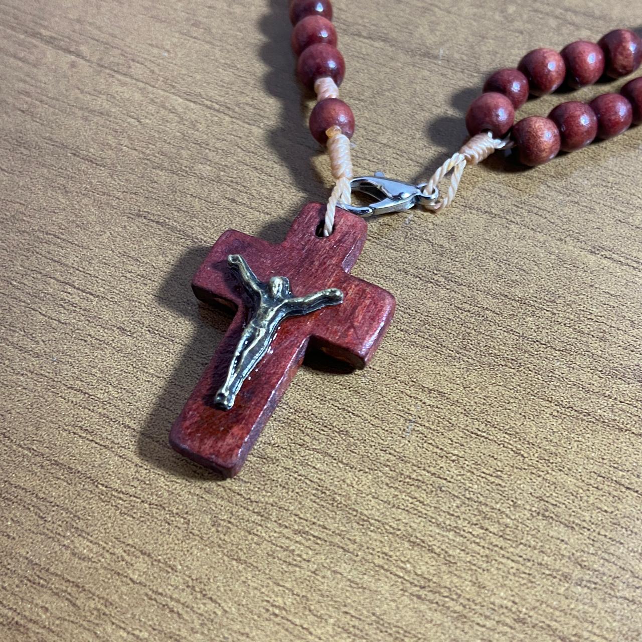 TERÇO PULSEIRA MADEIRA NOSSA SENHORA APARECIDA (12 UNIDADES)