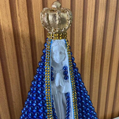 IMAGEM DE GESSO NOSSA SENHORA APARECIDA BRANCA COM PÉROLA AZUL 26 CM (1 UNIDADE)