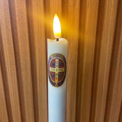 VELA ELETRÔNICA PALITO COM PEDESTAL MEDALHA SÃO BENTO 25CM (1 UNIDADE)