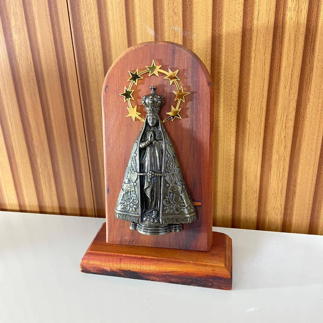 ADORNO DE MESA MADEIRA NOSSA SENHORA APARECIDA 19CM (1 UNIDADE)