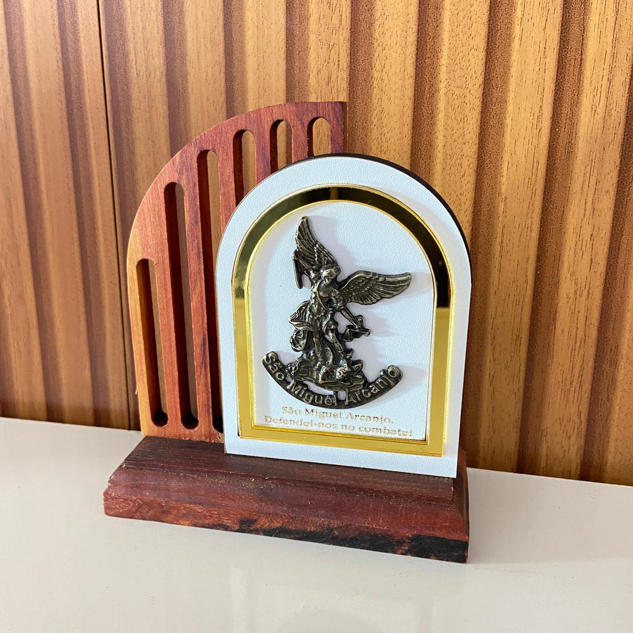 ADORNO DE MESA MADEIRA SÃO MIGUEL ARCANJO DE METAL 14CM(1 UNIDADE)