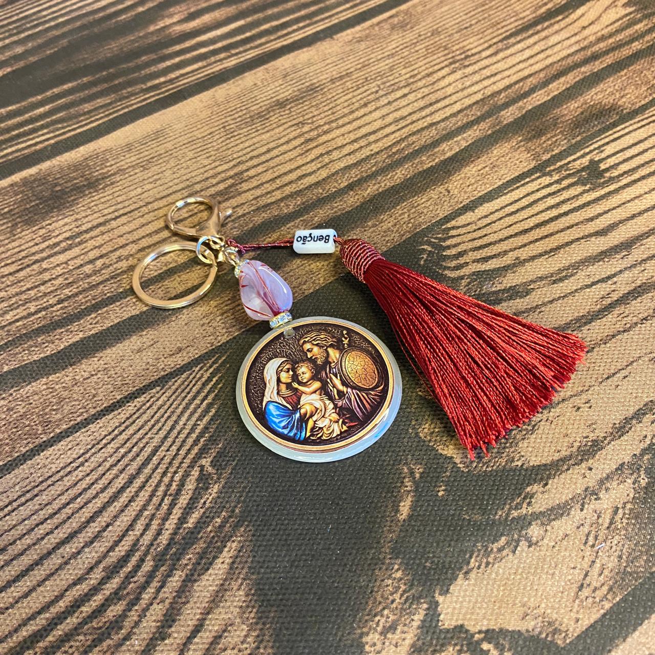 CHAVEIRO LUXO MEDALHA RESINADA SAGRADA FAMÍLIA MOD 1  (1 UNIDADE)