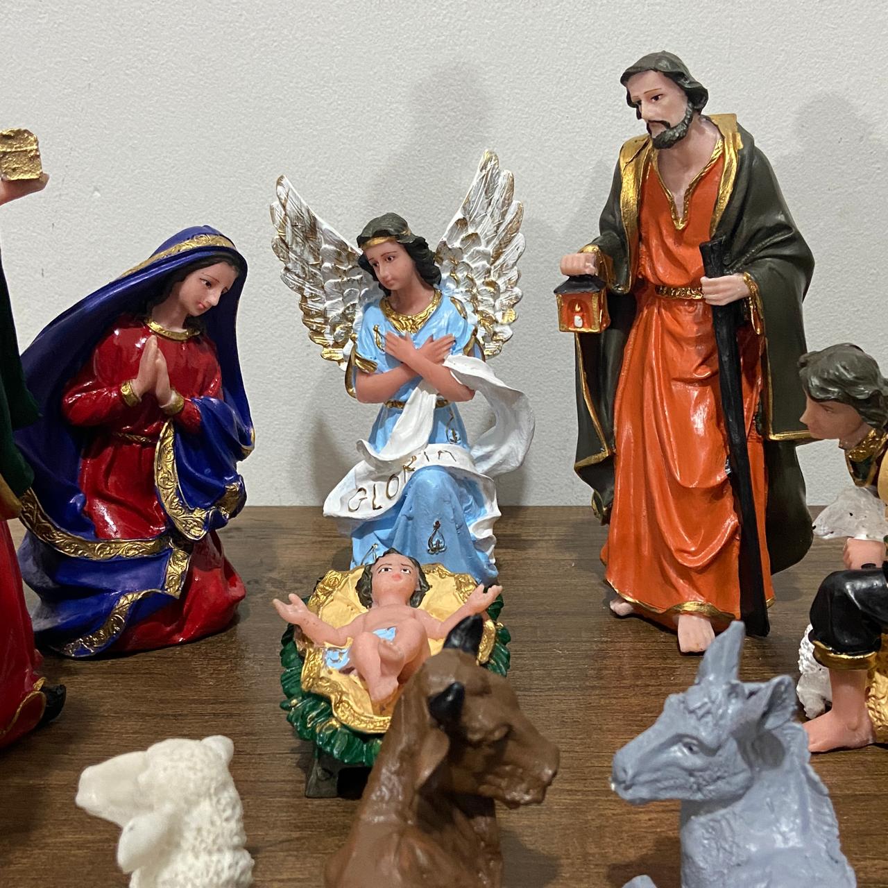 PRESÉPIO DE RESINA NACIONAL 11 PEÇAS - 22CM (CONJUNTO)