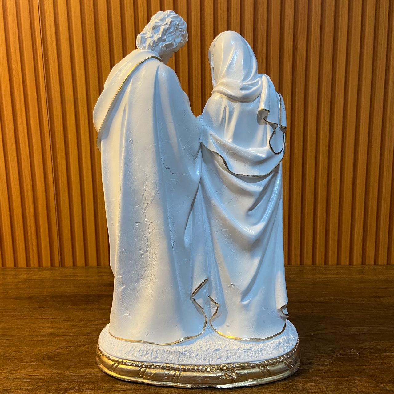 IMAGEM DE GESSO SAGRADA FAMÍLIA BRANCA E DOURADA 41CM (1 UNIDADE)