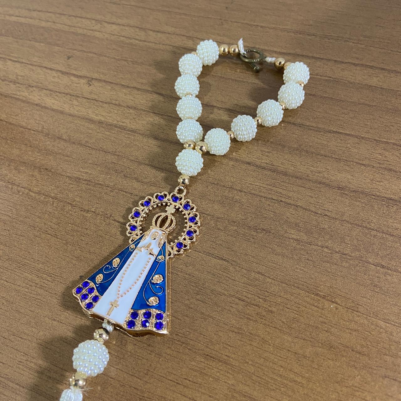 DEZENA PARA CARRO NOSSA SENHORA APARECIDA AMORA BRANCA E STRASS AZUL 12MM MOD2 (3 UNIDADES)