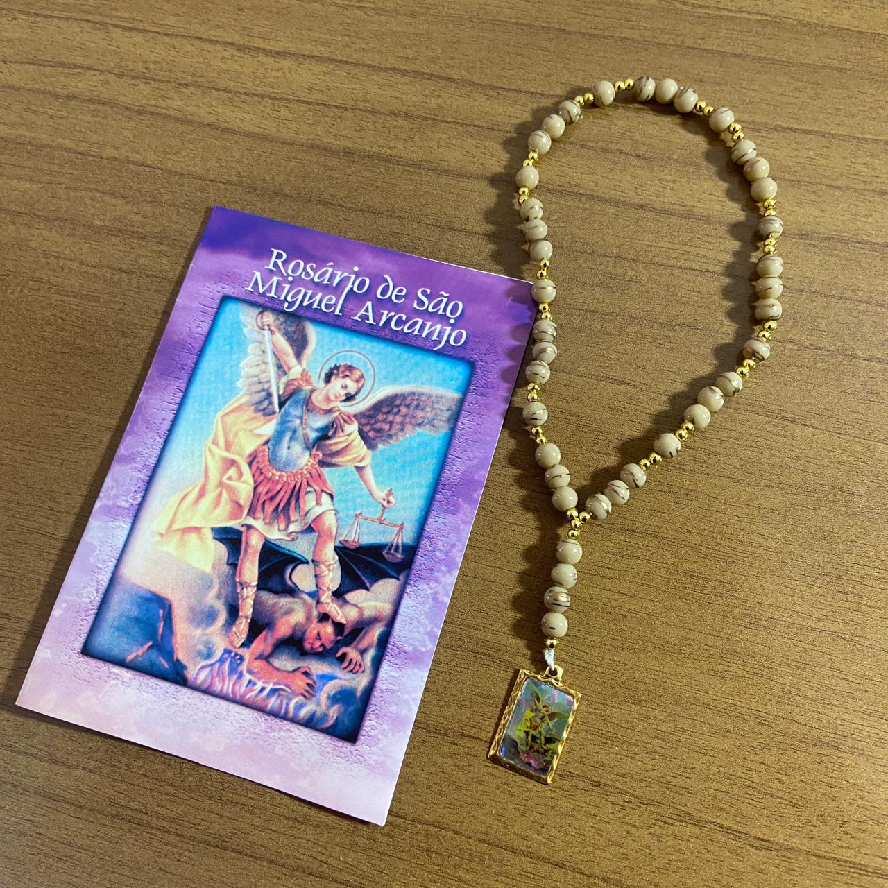 ROSÁRIO DE PÉROLA SÃO MIGUEL ARCANJO BEGE (1 UNIDADE)
