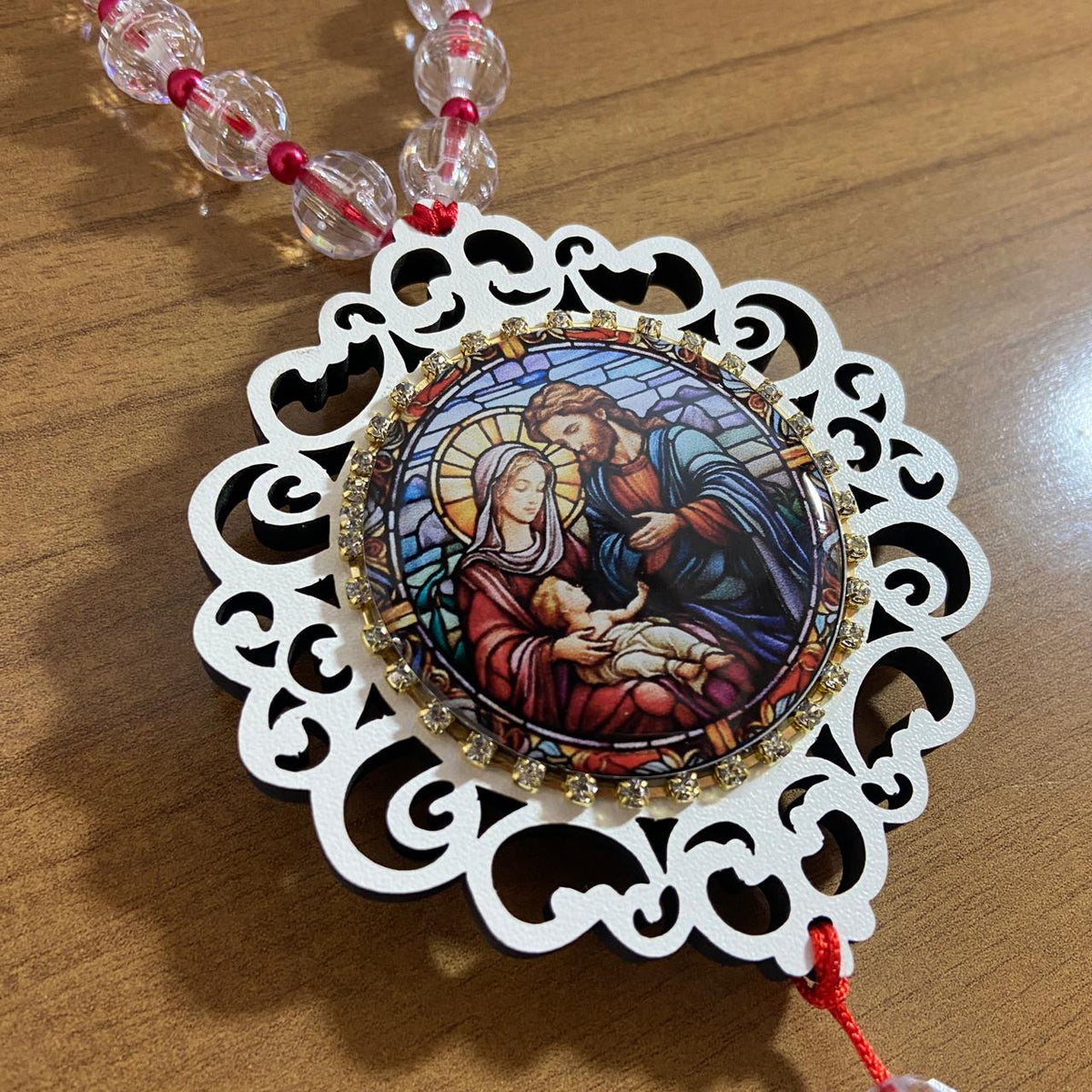 MEDALHÃO DE PORTA RESINADO COM STRASS SAGRADA FAMÍLIA (1 UNIDADE)