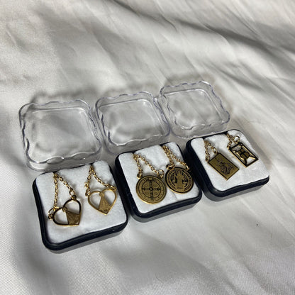 ESCAPULÁRIO DOURADO MODELOS SORTIDOS (6 UNIDADES)