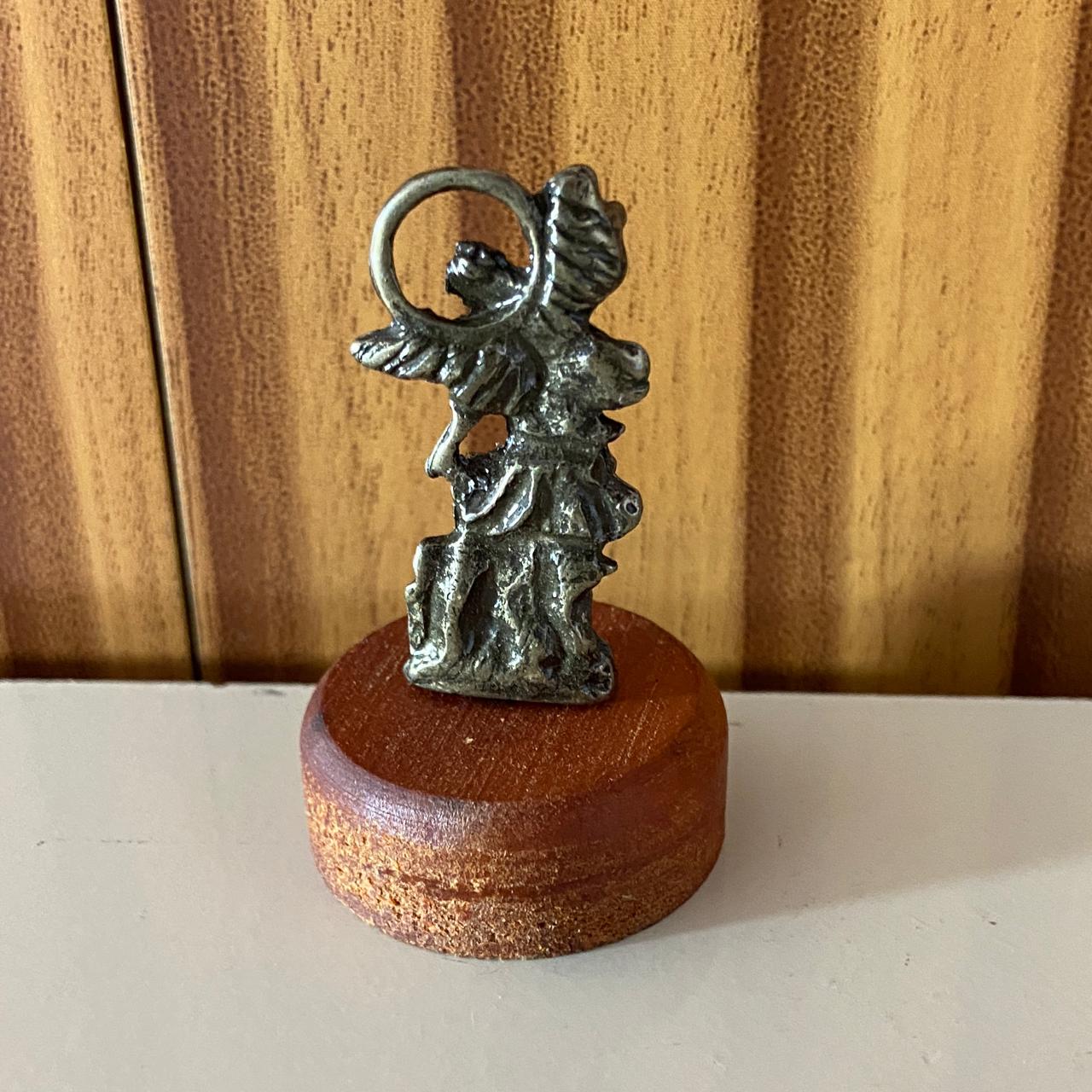 IMAGEM DE MESA METAL OURO VELHO SÃO MIGUEL ARCANJO BASE DE MADEIRA 5CM (1 UNIDADE)