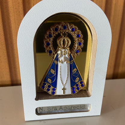 ADORNO DE MESA MDF BRANCO NOSSA SENHORA APARECIDA ESPELHADO 9,8CM (1 UNIDADE)