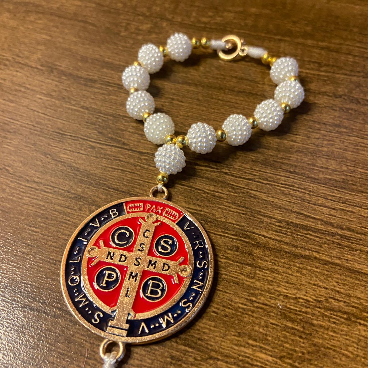 DEZENA PARA CARRO MEDALHA SÃO BENTO AMORA BRANCA  10MM (3 UNIDADES)