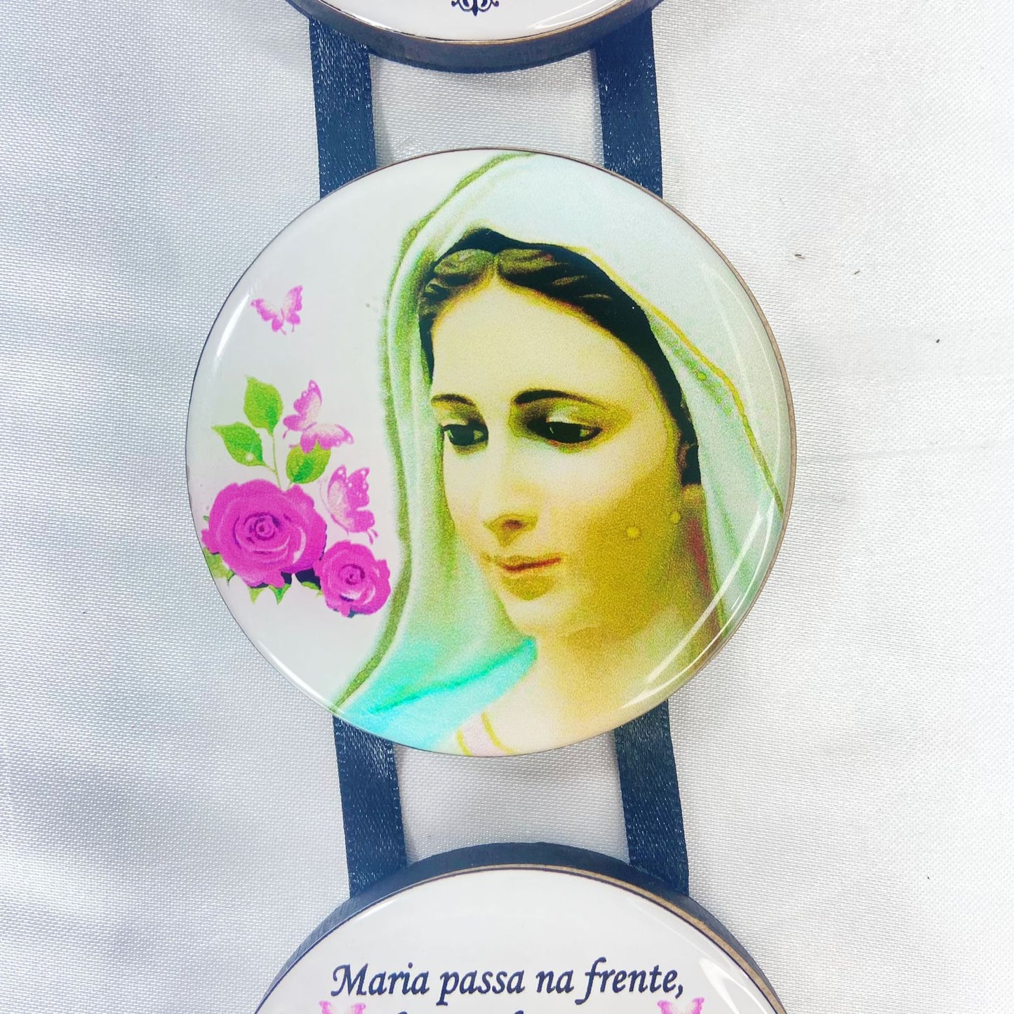 ADORNO TRIPLO REDONDO FITA MARIA PASSA A FRENTE (1 UNIDADE)