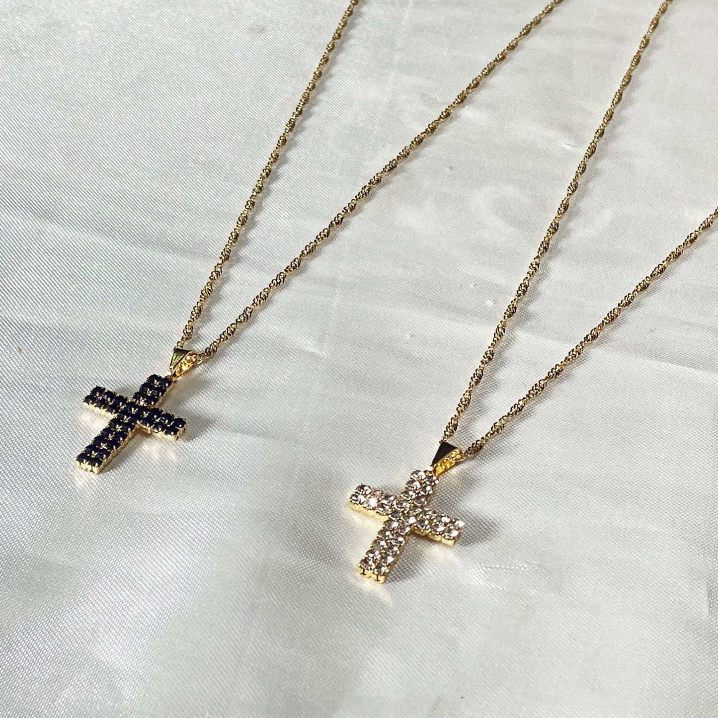 CORRENTE DOURADA CRUZ COM STRASS MOD1 (3 UNIDADES)