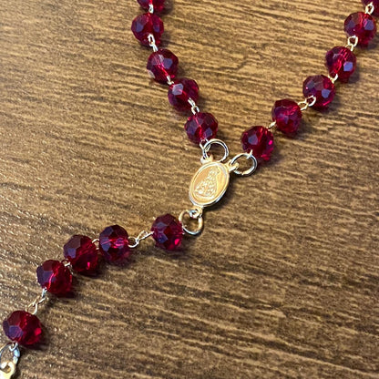 TERÇO CRISTAL NOSSA SENHORA APARECIDA VERMELHO TRANSPARENTE 06MM  (3 UNIDADES)