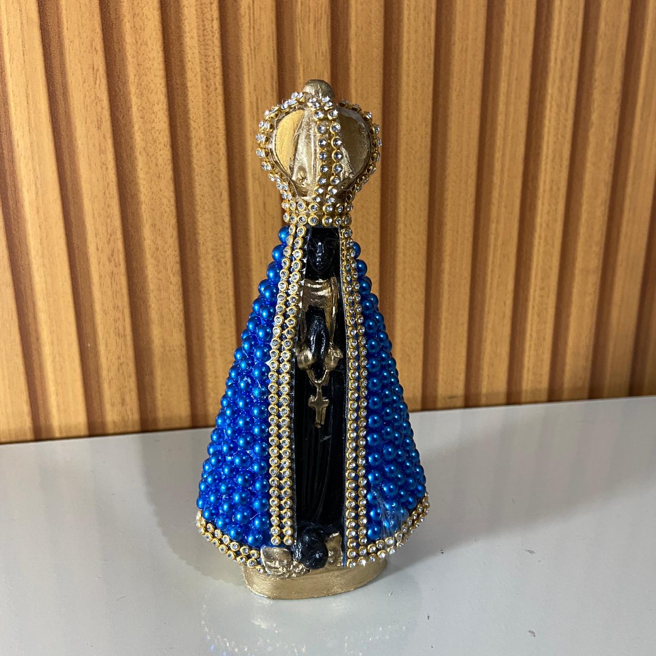 IMAGEM DE GESSO NOSSA SENHORA APARECIDA COM PÉROLA AZUL E STRASS 15CM (1 UNIDADE)