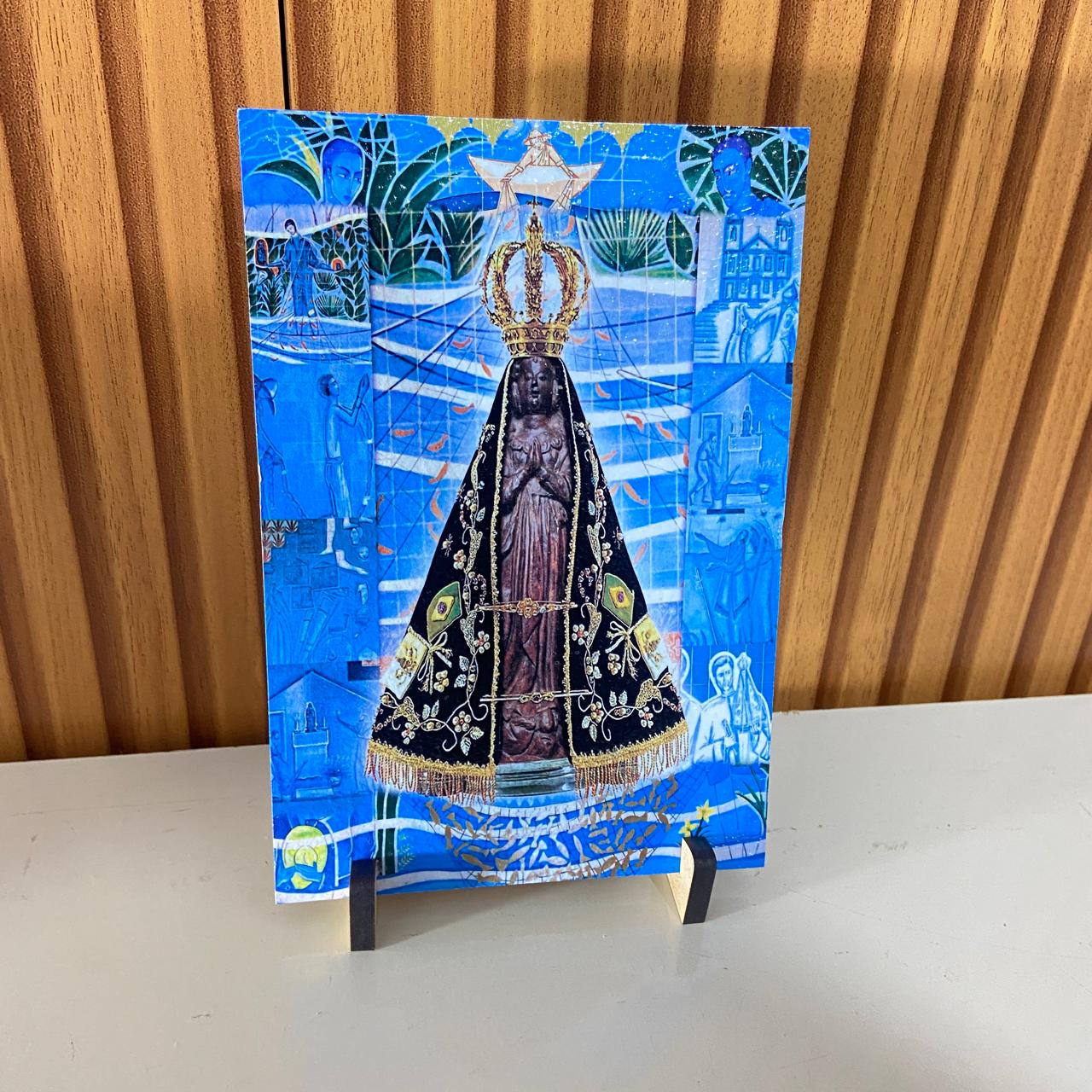 PLAQUINHA DE MESA MDF RESINADO NOSSA SENHORA APARECIDA 19CM x 13CM  (1 UNIDADE)