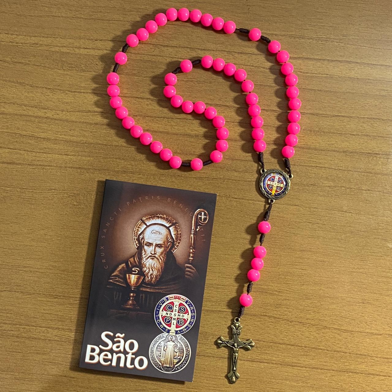 TERÇO PÉROLA ROSA CAMPISTA MEDALHA SÃO BENTO 10MM (1 UNIDADE)