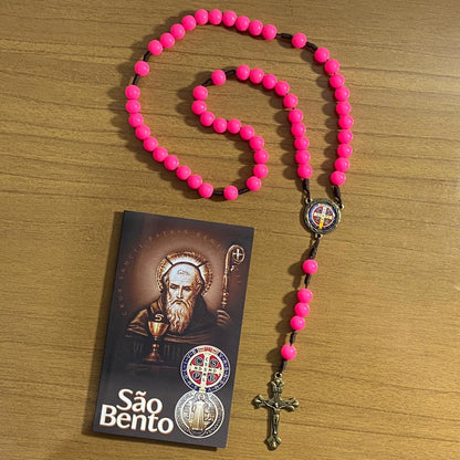 TERÇO PÉROLA ROSA CAMPISTA MEDALHA SÃO BENTO 10MM (1 UNIDADE)