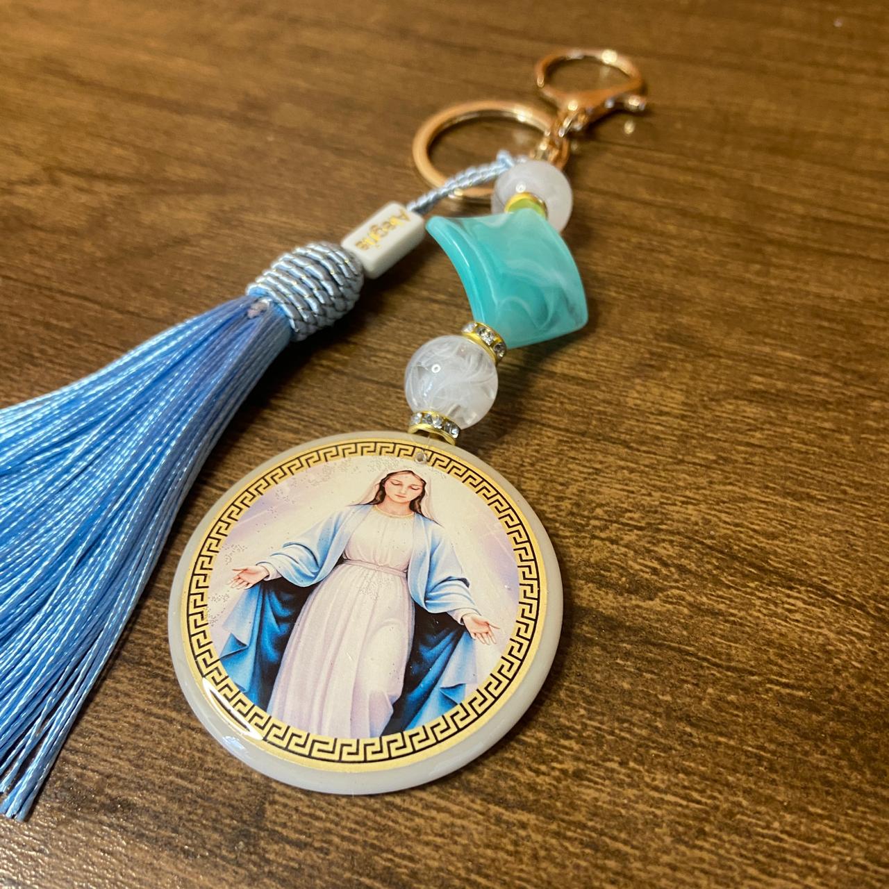 CHAVEIRO DE PEDRARIAS NOSSA SENHORA DAS GRAÇAS RESINADO (1 UNIDADE)